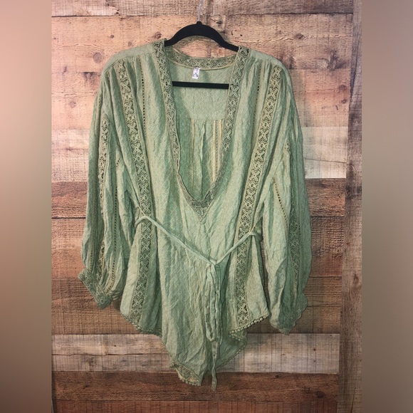 Free People Pants - 💕 TRADED💕♥️HP♥️Free People flowy embroidered romper